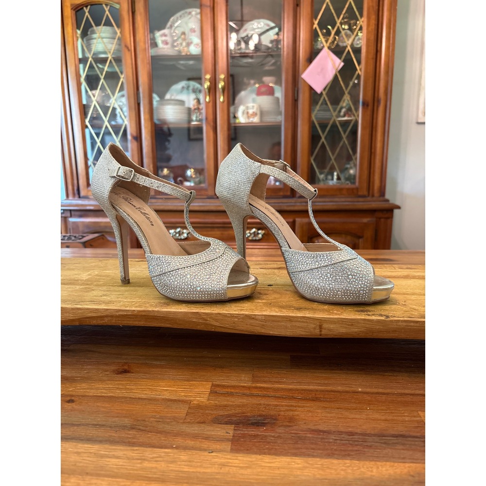 De Blossom Collection Heels Womens 7.5 Silver Good Rhinestone T-Strap Platform